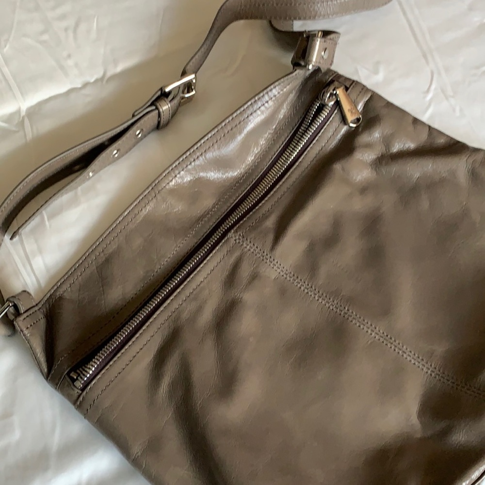 HOBO Soft Natural Leather Sand, Tan crossbody bag, perfect conditions like New